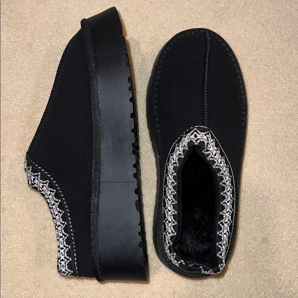 NWOT black faux suede platform indoor/outdoor slippers - Picture 3 of 5